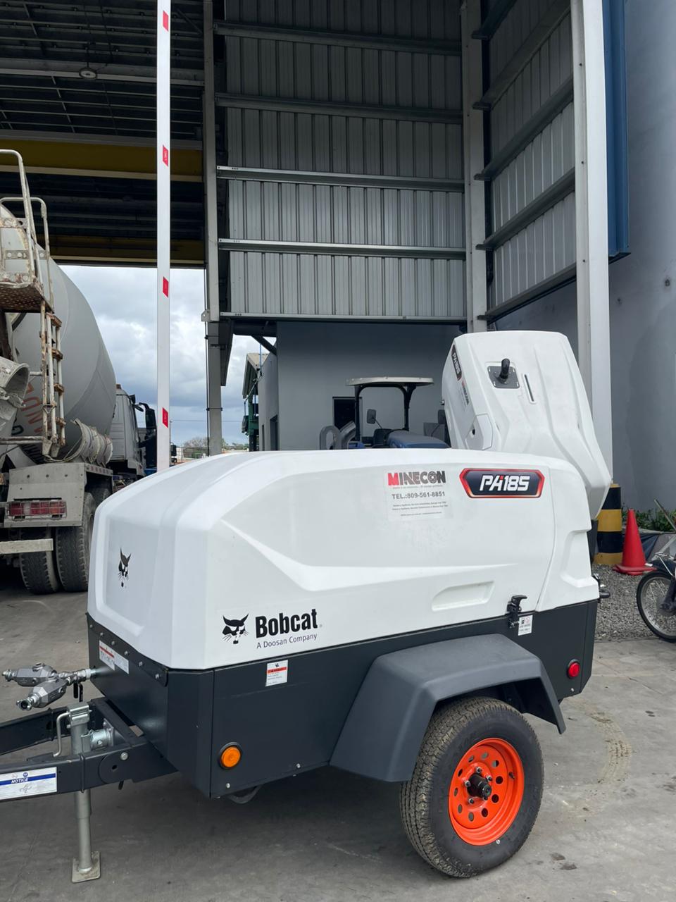 Bobcat PA185 compresor de aire portátil instalado en taller MINECON