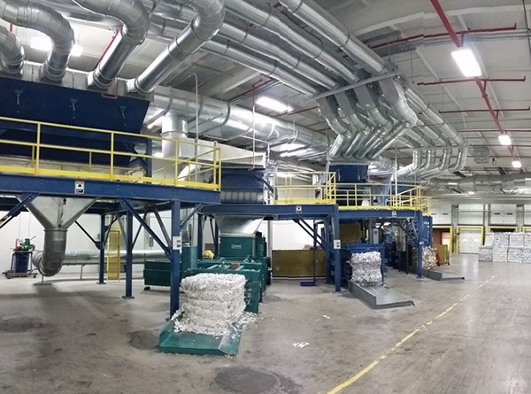 Sistema de ductos y colección de polvo Donaldson en planta industrial