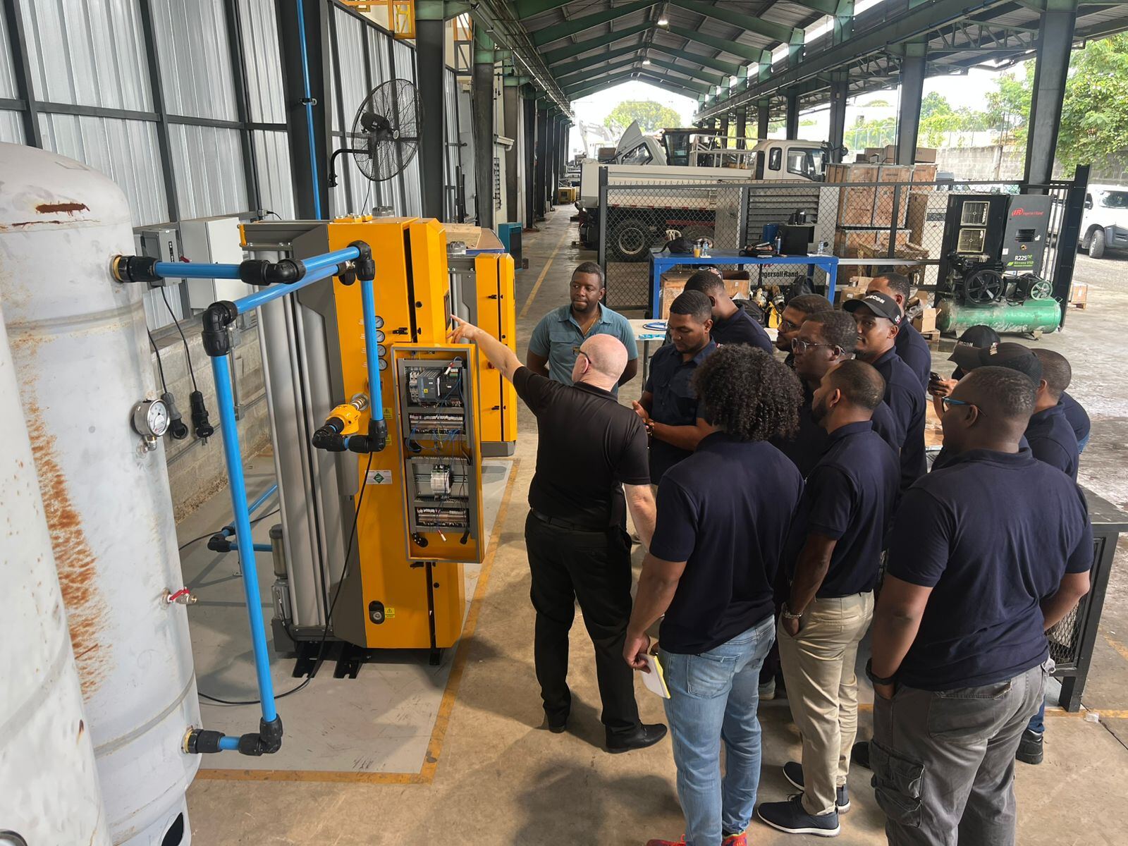 Equipo técnico MINECON en capacitación oficial Parker Hannifin