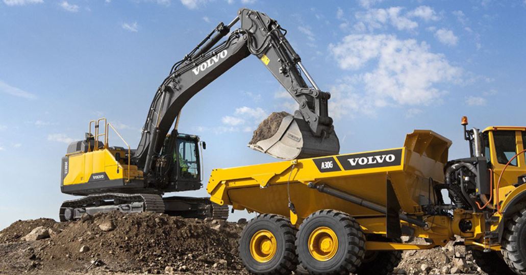 Excavadora Volvo CE con camión articulado A30G
