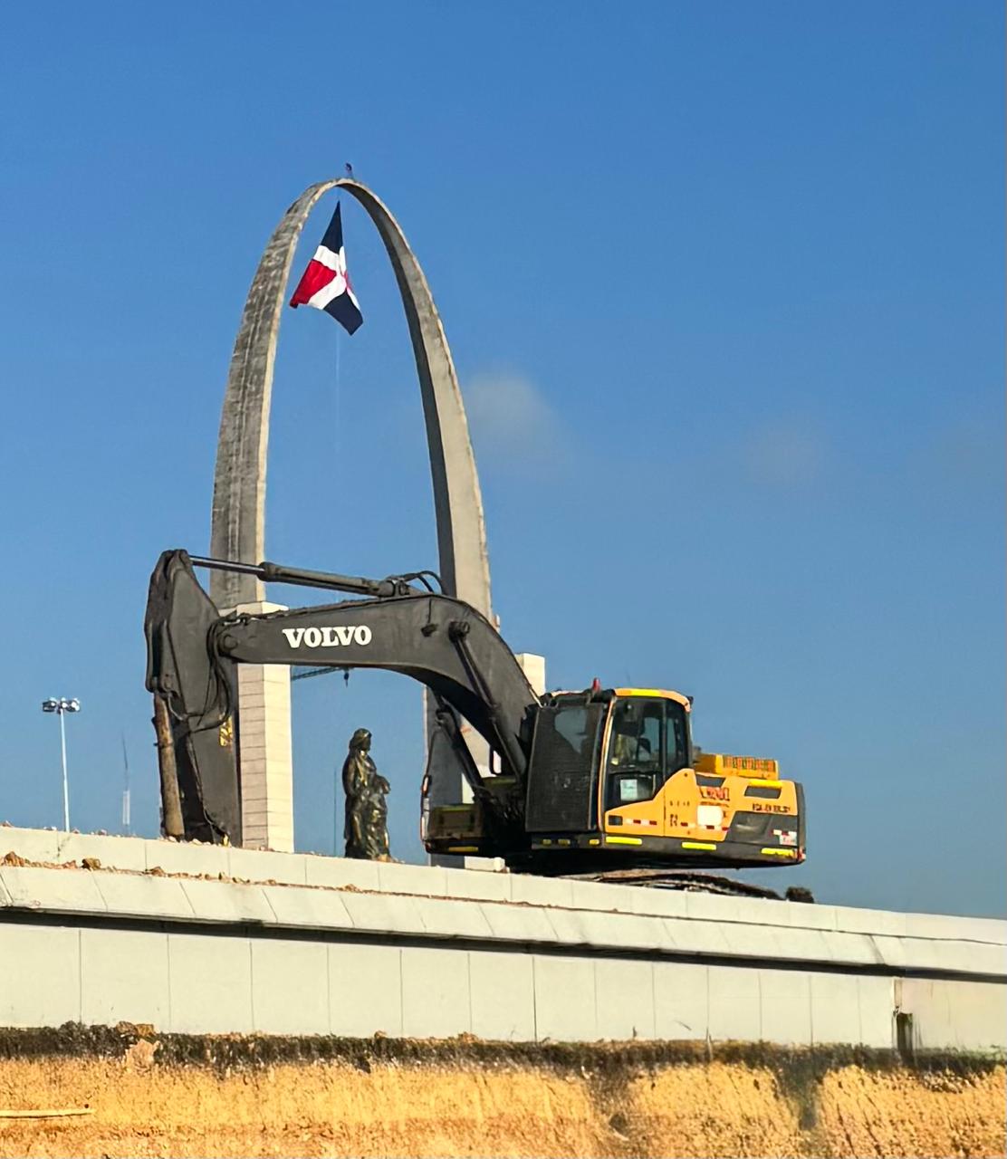 Volvo CE en obras frente al Arco de Santo Domingo